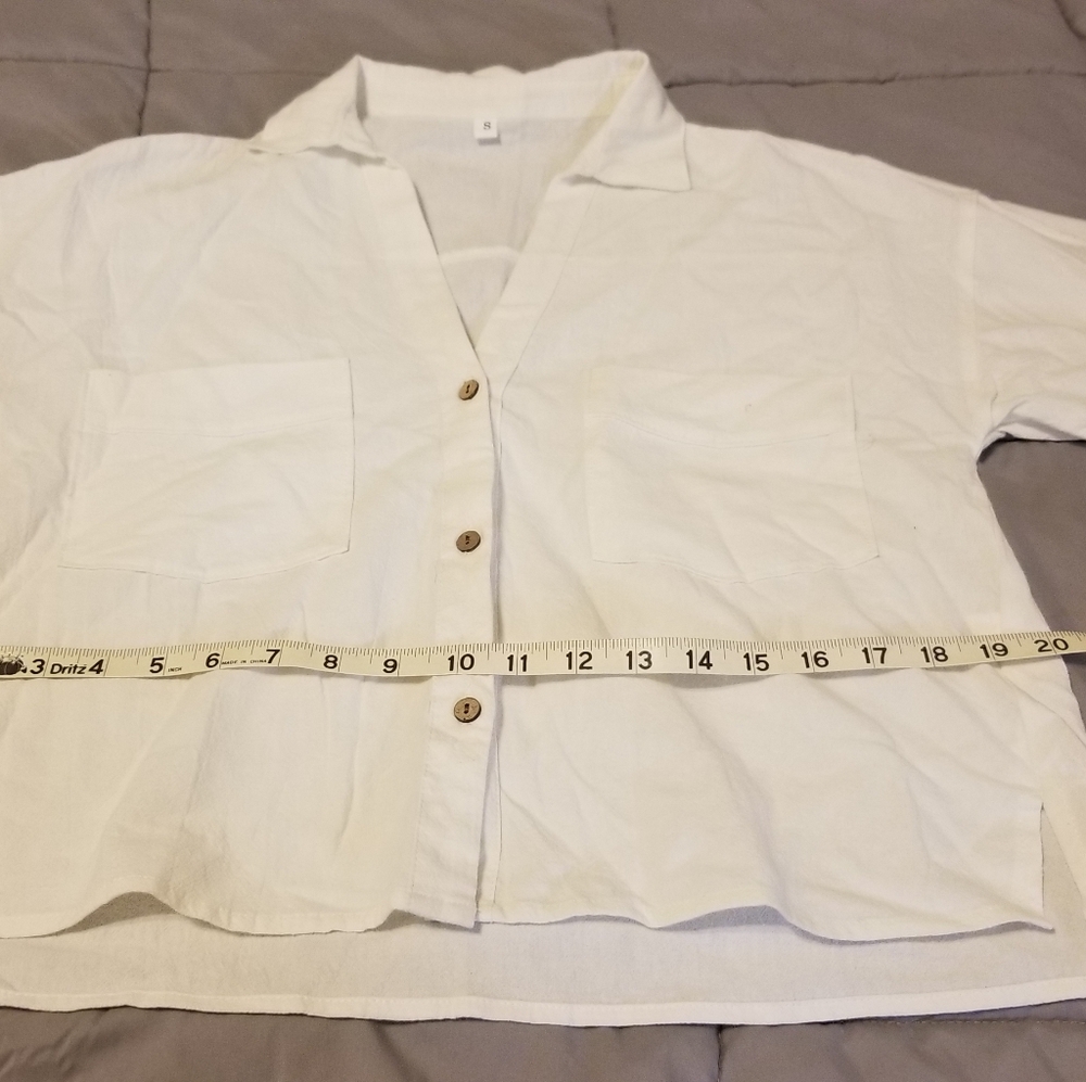 White linen cropped button down shirt size small